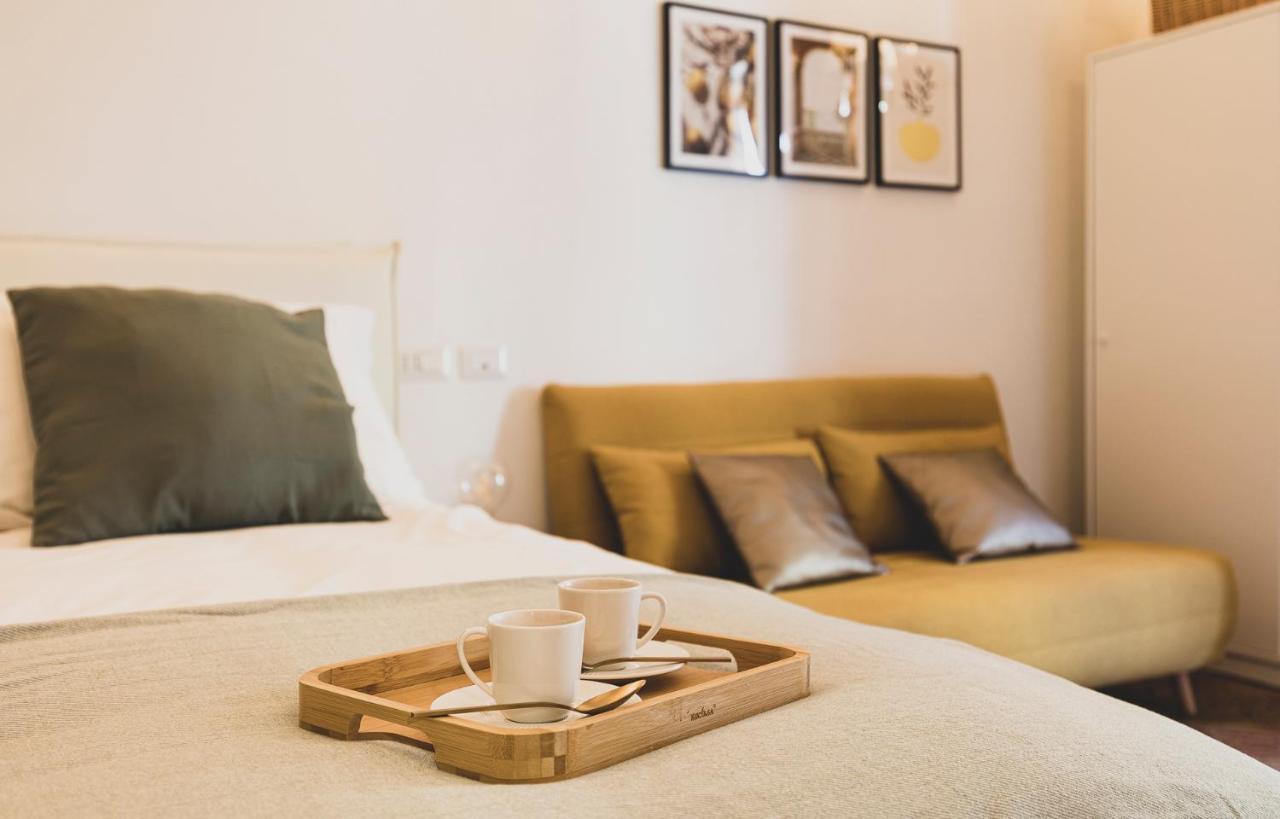 Cozy House In Naviglio Grande - Homy Apartments Milaan Buitenkant foto